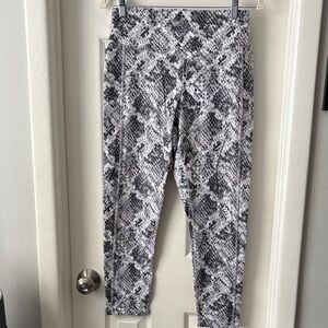 PINK Ultimate high waist Victoria's Secret Gray Snakeskin Leggings size large